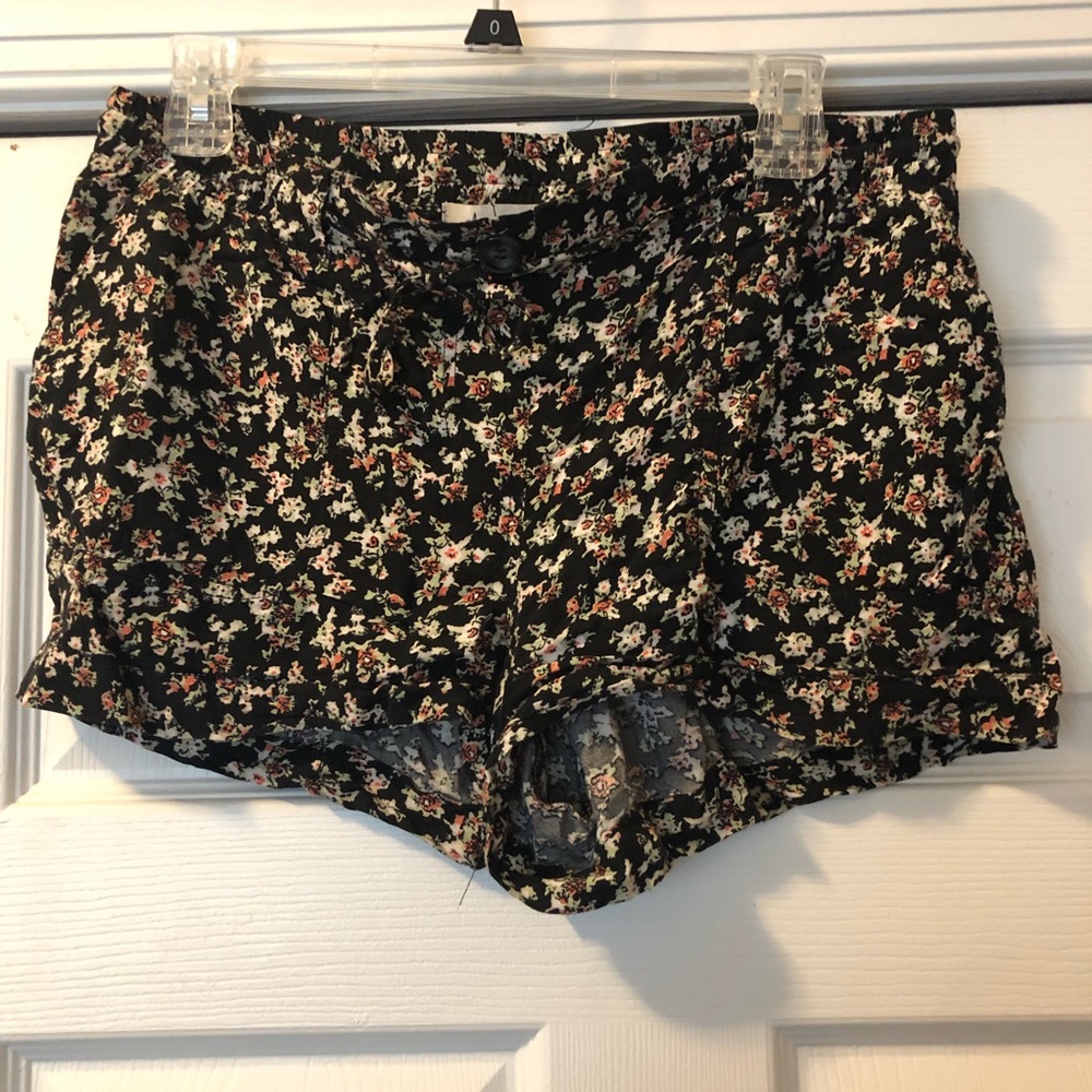 American Rag Juniors medium floral pattern shorts
